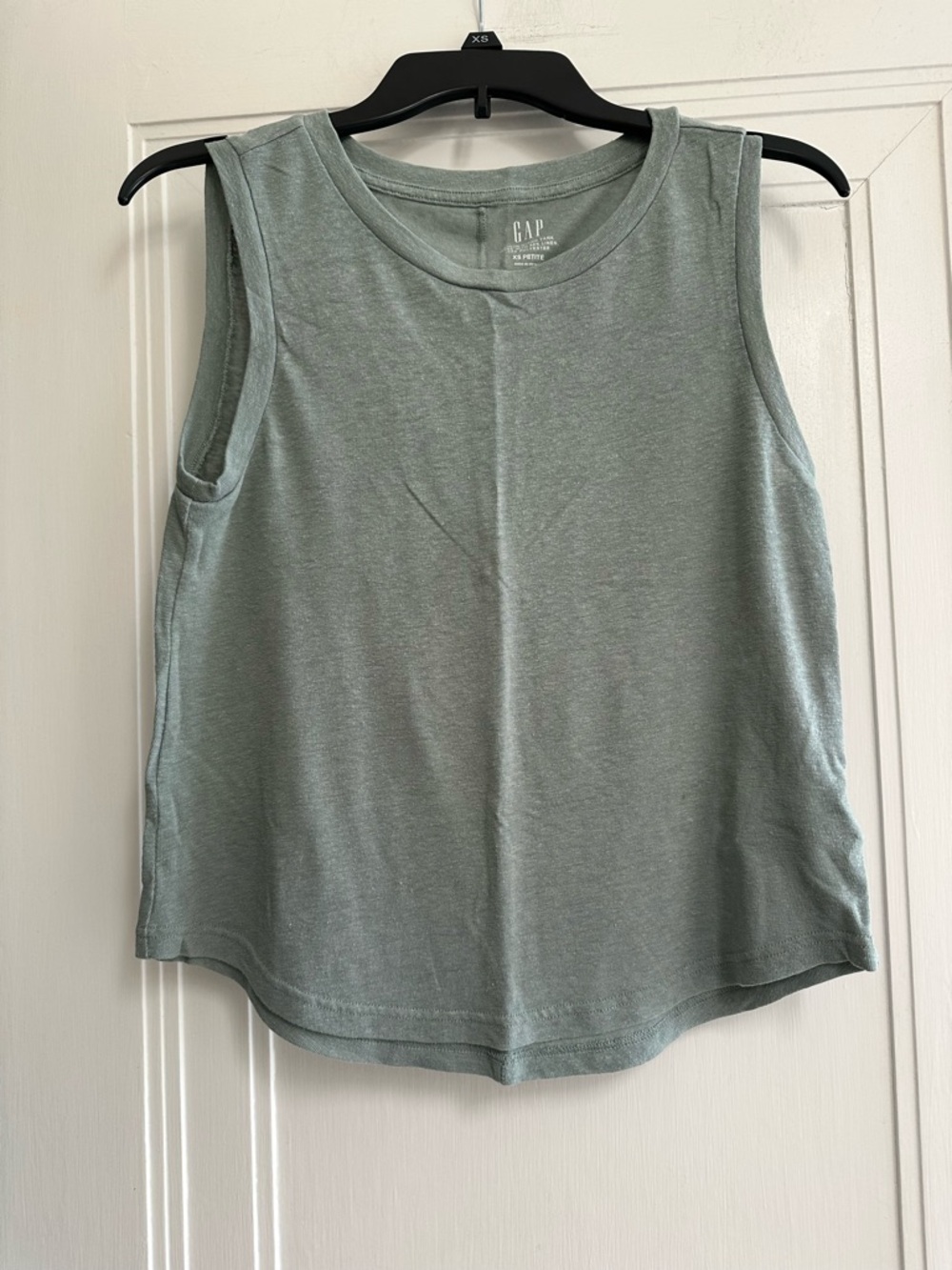 GAP Women’s Linen Blend Slub Tank in Sage - XSP